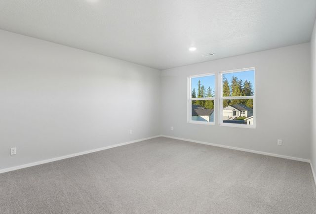 718 E 4th St, Deer Park, WA 99006