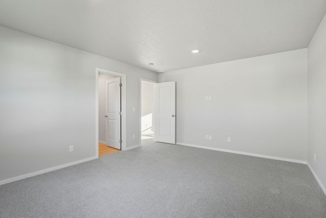 718 E 4th St, Deer Park, WA 99006