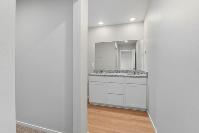 718 E 4th St, Deer Park, WA 99006