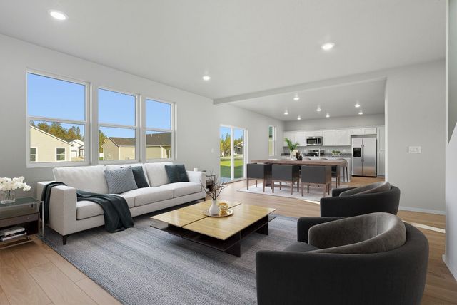 718 E 4th St, Deer Park, WA 99006