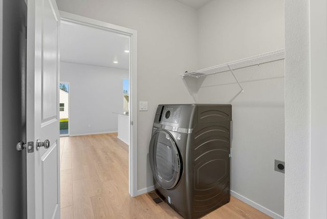 718 E 4th St, Deer Park, WA 99006