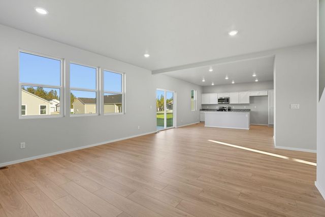 718 E 4th St, Deer Park, WA 99006