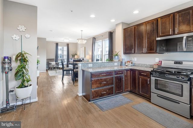8173 FALLS GROVE DR, Manassas, VA 20111
