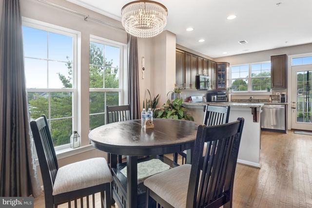 8173 FALLS GROVE DR, Manassas, VA 20111
