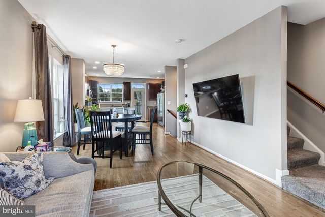 8173 FALLS GROVE DR, Manassas, VA 20111