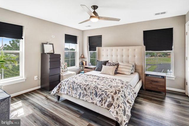 8173 FALLS GROVE DR, Manassas, VA 20111