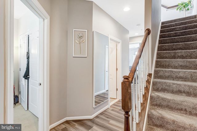 8173 FALLS GROVE DR, Manassas, VA 20111