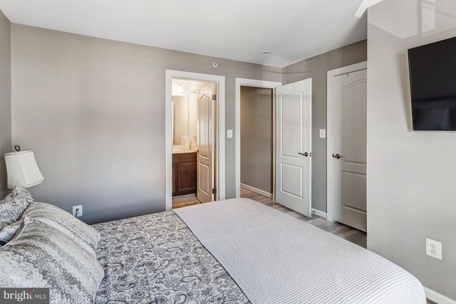 8173 FALLS GROVE DR, Manassas, VA 20111