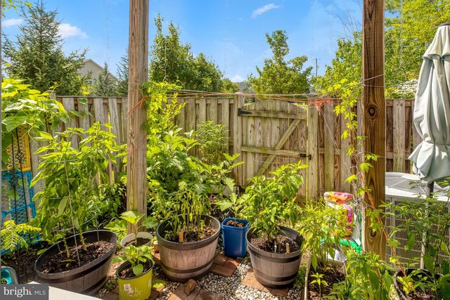 8173 FALLS GROVE DR, Manassas, VA 20111