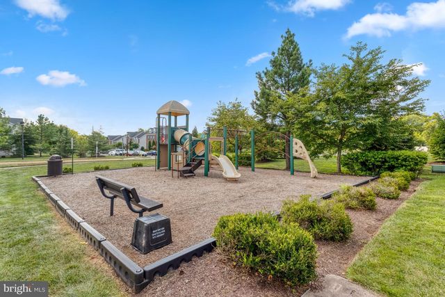 8173 FALLS GROVE DR, Manassas, VA 20111