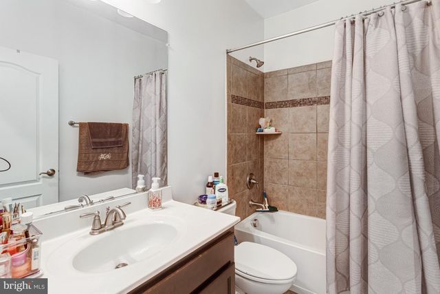8173 FALLS GROVE DR, Manassas, VA 20111