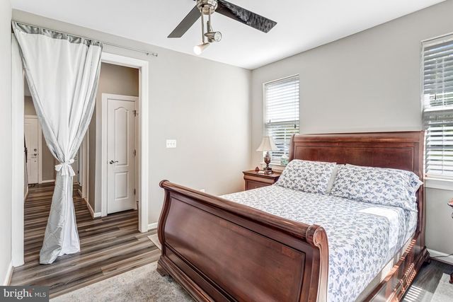 8173 FALLS GROVE DR, Manassas, VA 20111