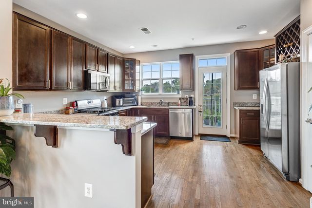 8173 FALLS GROVE DR, Manassas, VA 20111