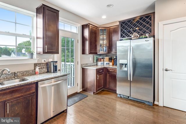 8173 FALLS GROVE DR, Manassas, VA 20111