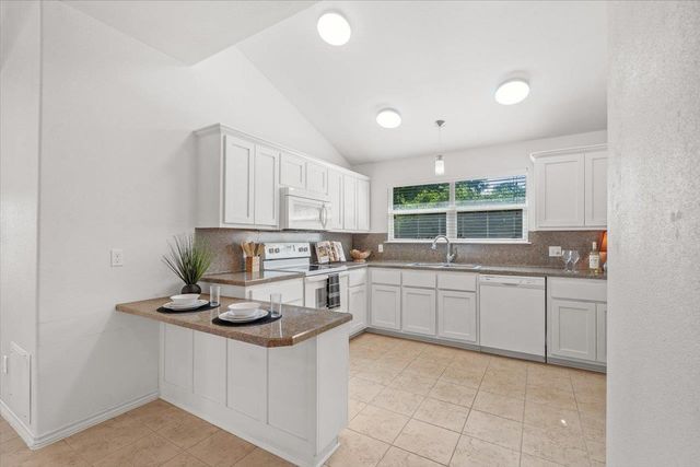 1405 Johnson ST, Marble Falls, TX 78654