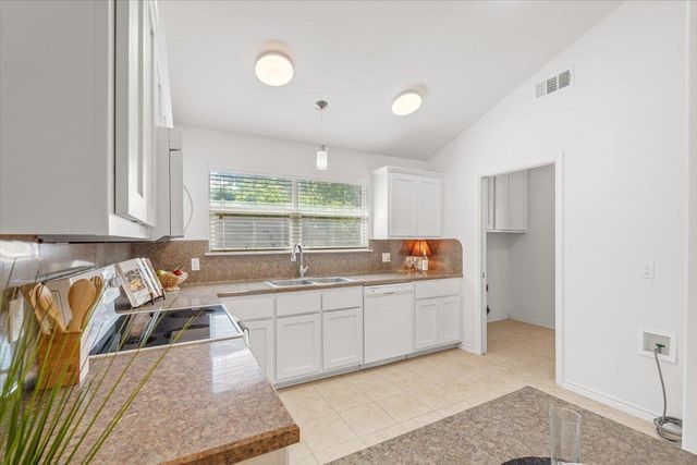 1405 Johnson ST, Marble Falls, TX 78654