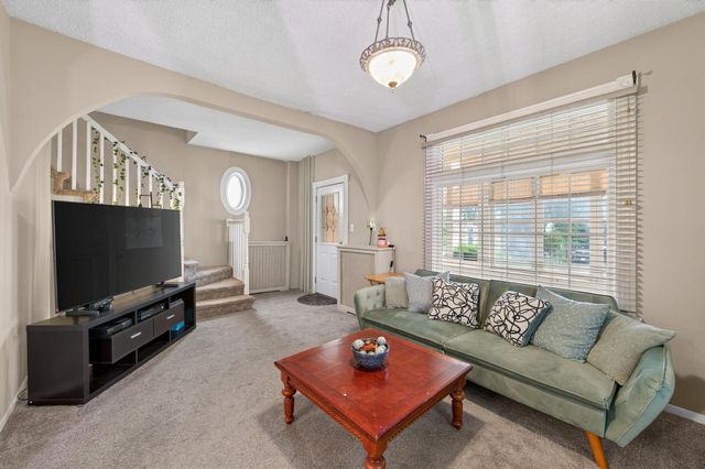 233 4th Avenue N, South Saint Paul, MN 55075