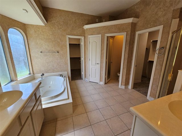 3218 Waters Edge Drive, Manvel, TX 77578