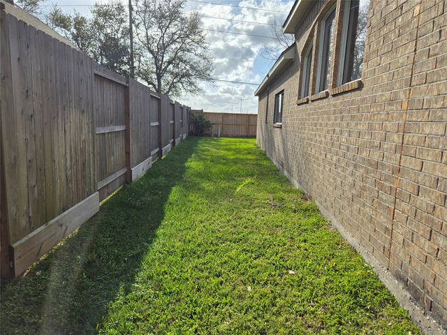 3218 Waters Edge Drive, Manvel, TX 77578