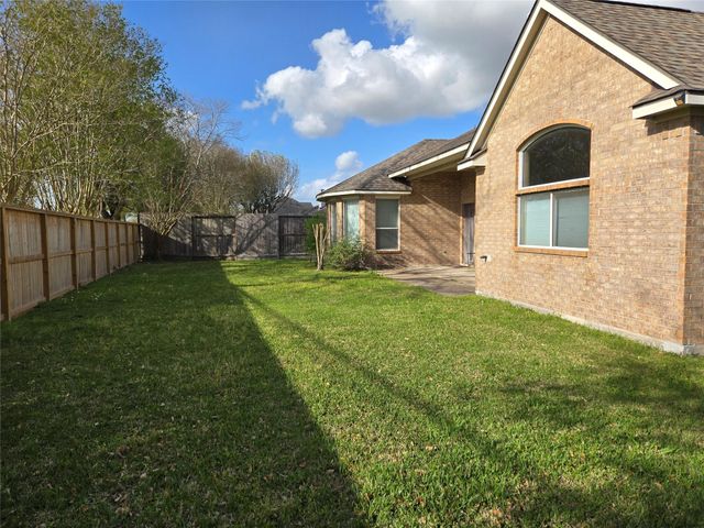 3218 Waters Edge Drive, Manvel, TX 77578