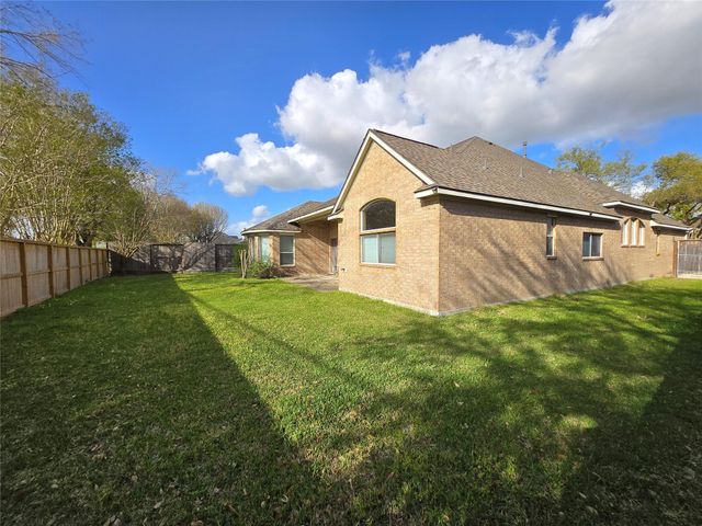 3218 Waters Edge Drive, Manvel, TX 77578