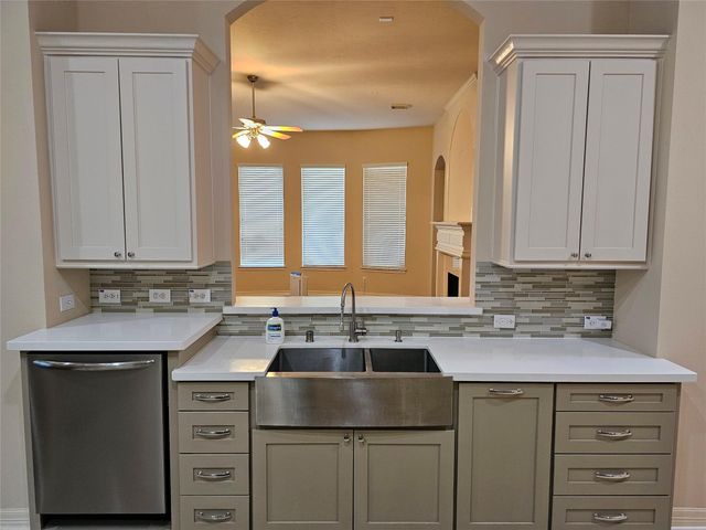3218 Waters Edge Drive, Manvel, TX 77578