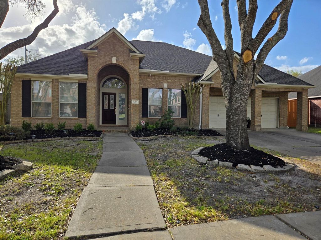 3218 Waters Edge Drive, Manvel, TX 77578