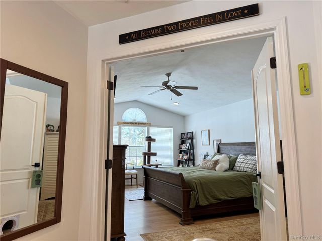 186 Windwatch Drive, Hauppauge, NY 11788