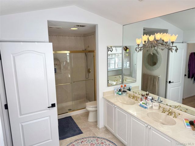 186 Windwatch Drive, Hauppauge, NY 11788