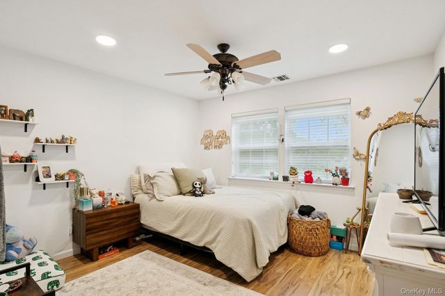 186 Windwatch Drive, Hauppauge, NY 11788