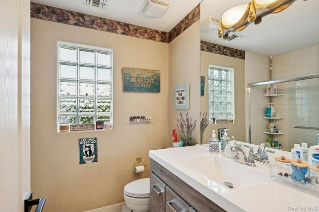 186 Windwatch Drive, Hauppauge, NY 11788