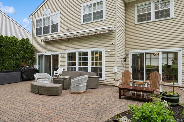 186 Windwatch Drive, Hauppauge, NY 11788