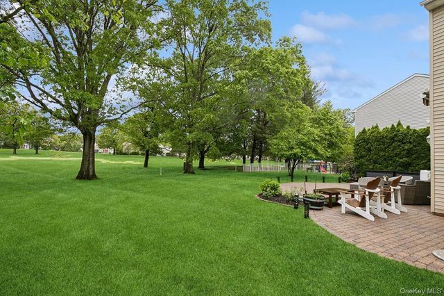 186 Windwatch Drive, Hauppauge, NY 11788