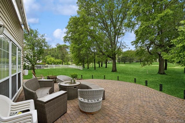 186 Windwatch Drive, Hauppauge, NY 11788