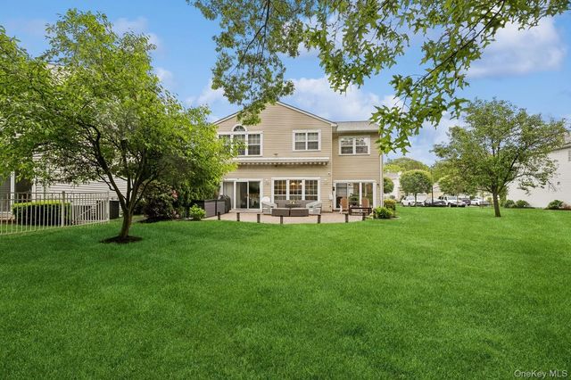 186 Windwatch Drive, Hauppauge, NY 11788