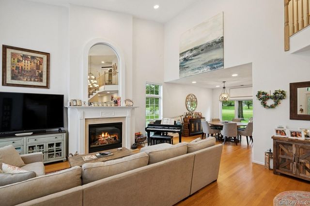 186 Windwatch Drive, Hauppauge, NY 11788