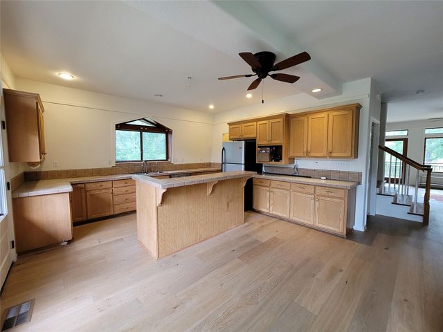 281 Earl Callahan RD A, Cedar Creek, TX 78612
