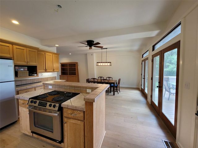 281 Earl Callahan RD A, Cedar Creek, TX 78612