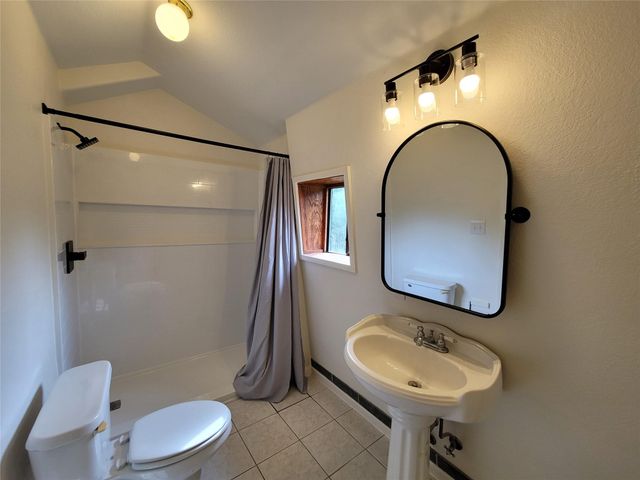 281 Earl Callahan RD A, Cedar Creek, TX 78612