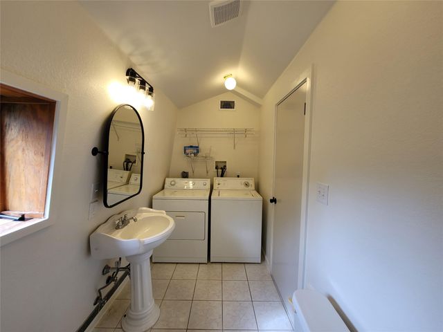 281 Earl Callahan RD A, Cedar Creek, TX 78612