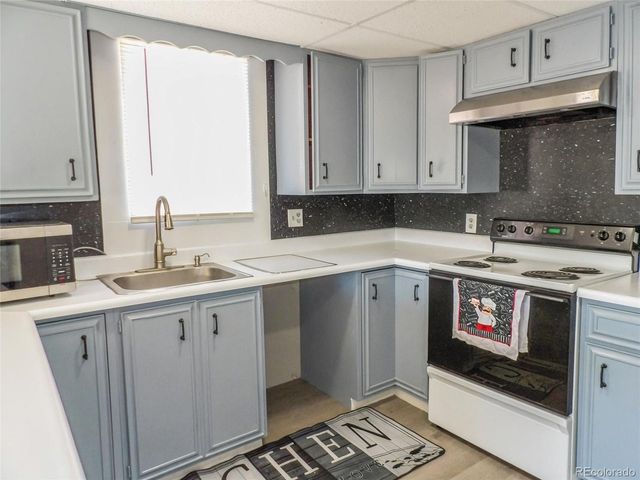 908 E 9th St, Pueblo, CO 81001