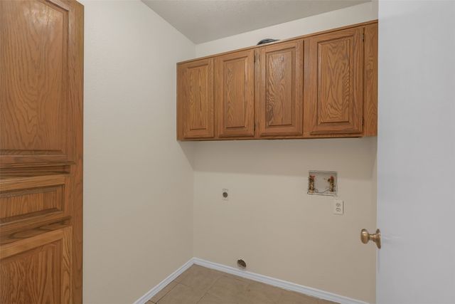 7409 Meadow Creek Drive, Fort Worth, TX 76133
