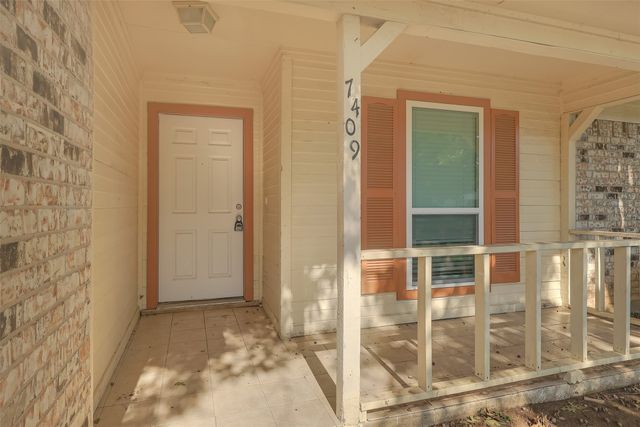 7409 Meadow Creek Drive, Fort Worth, TX 76133