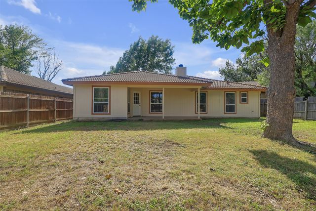 7409 Meadow Creek Drive, Fort Worth, TX 76133