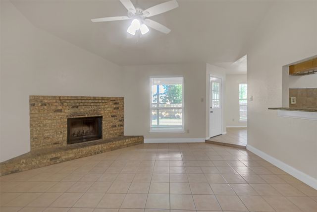 7409 Meadow Creek Drive, Fort Worth, TX 76133
