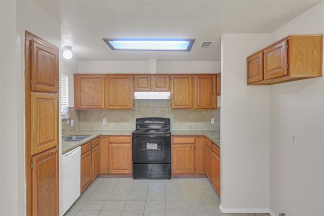 7409 Meadow Creek Drive, Fort Worth, TX 76133