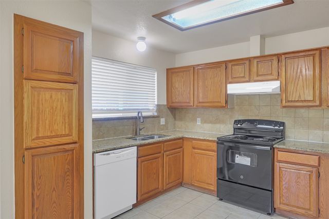 7409 Meadow Creek Drive, Fort Worth, TX 76133