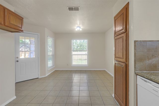 7409 Meadow Creek Drive, Fort Worth, TX 76133