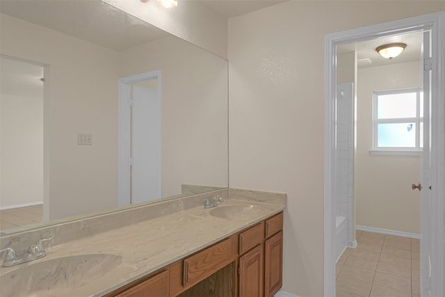 7409 Meadow Creek Drive, Fort Worth, TX 76133
