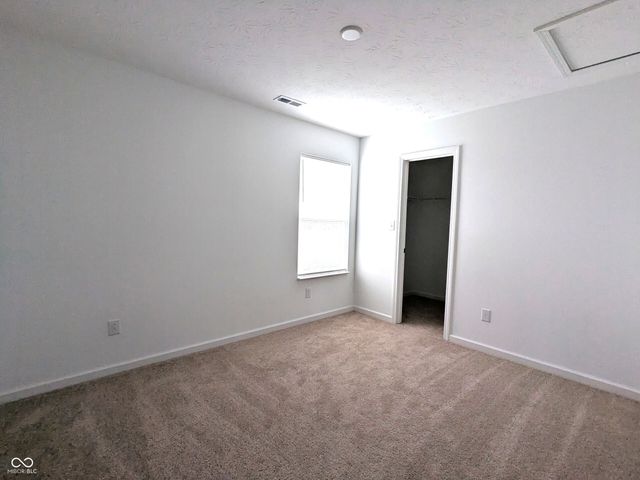 1571 N Creekwater Pass, Greenfield, IN 46140